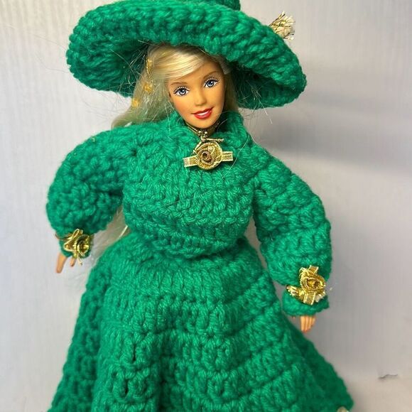 Vintage Barbie 1991 Blonde Hair Blue Eyes with a Stunning Crochet Dress - Picture 2 of 11